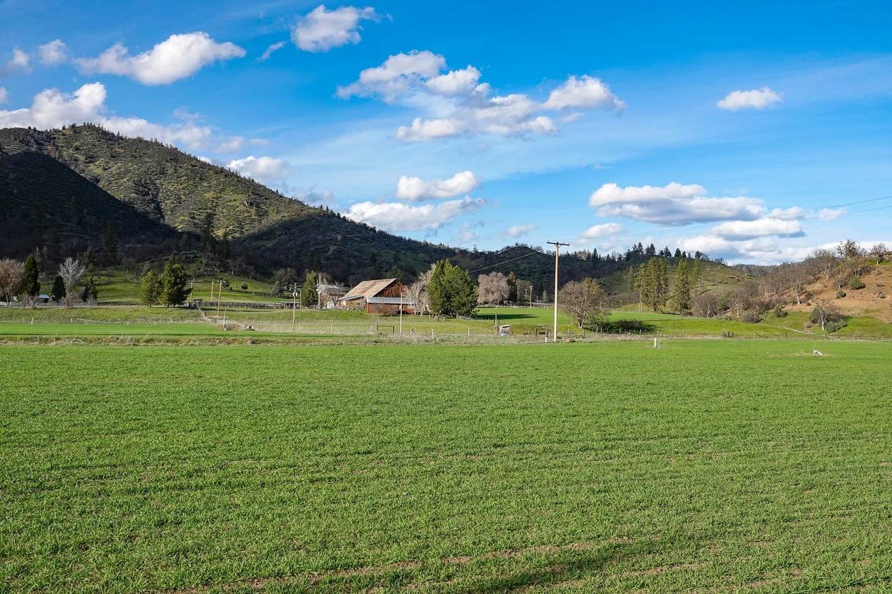 1820 Moffett Creek Rd - Photo 1