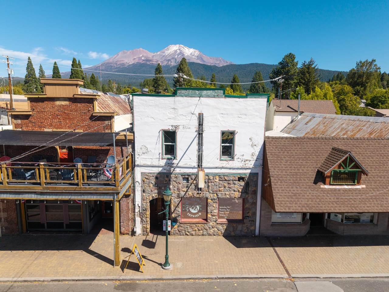 406 Mount Shasta Blvd - Photo 1