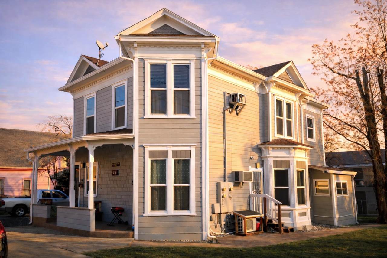 208 N Oregon St - Photo 1