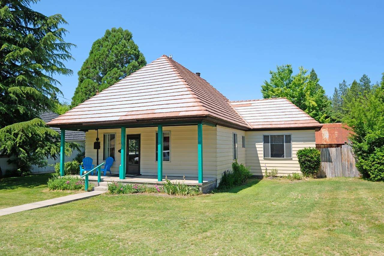 429 Grove Ave - Photo 1