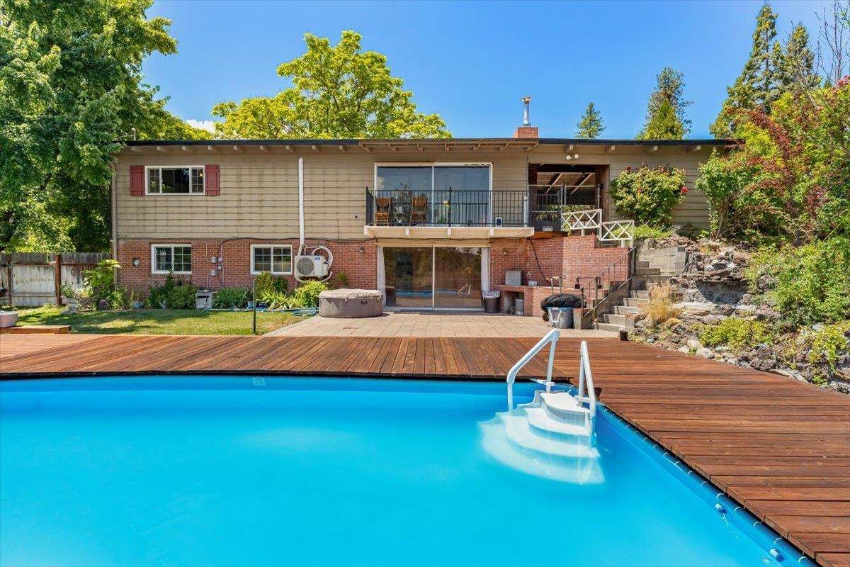 1004 Park Place - Photo 1