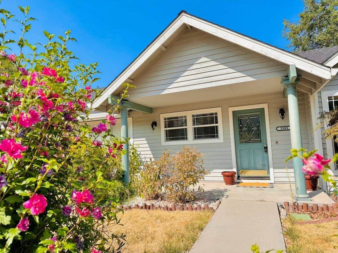 1501 Village Way - Photo 1