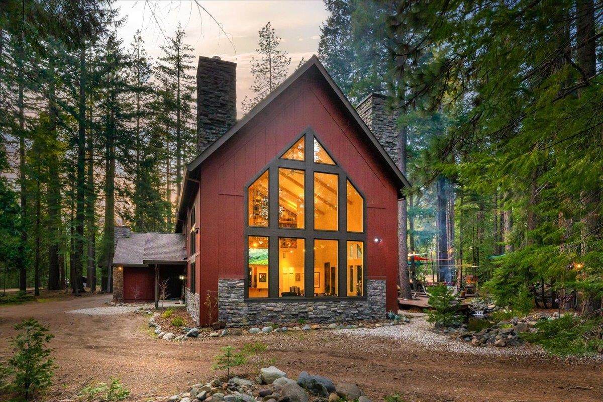 4025 Summit Drive - Photo 1