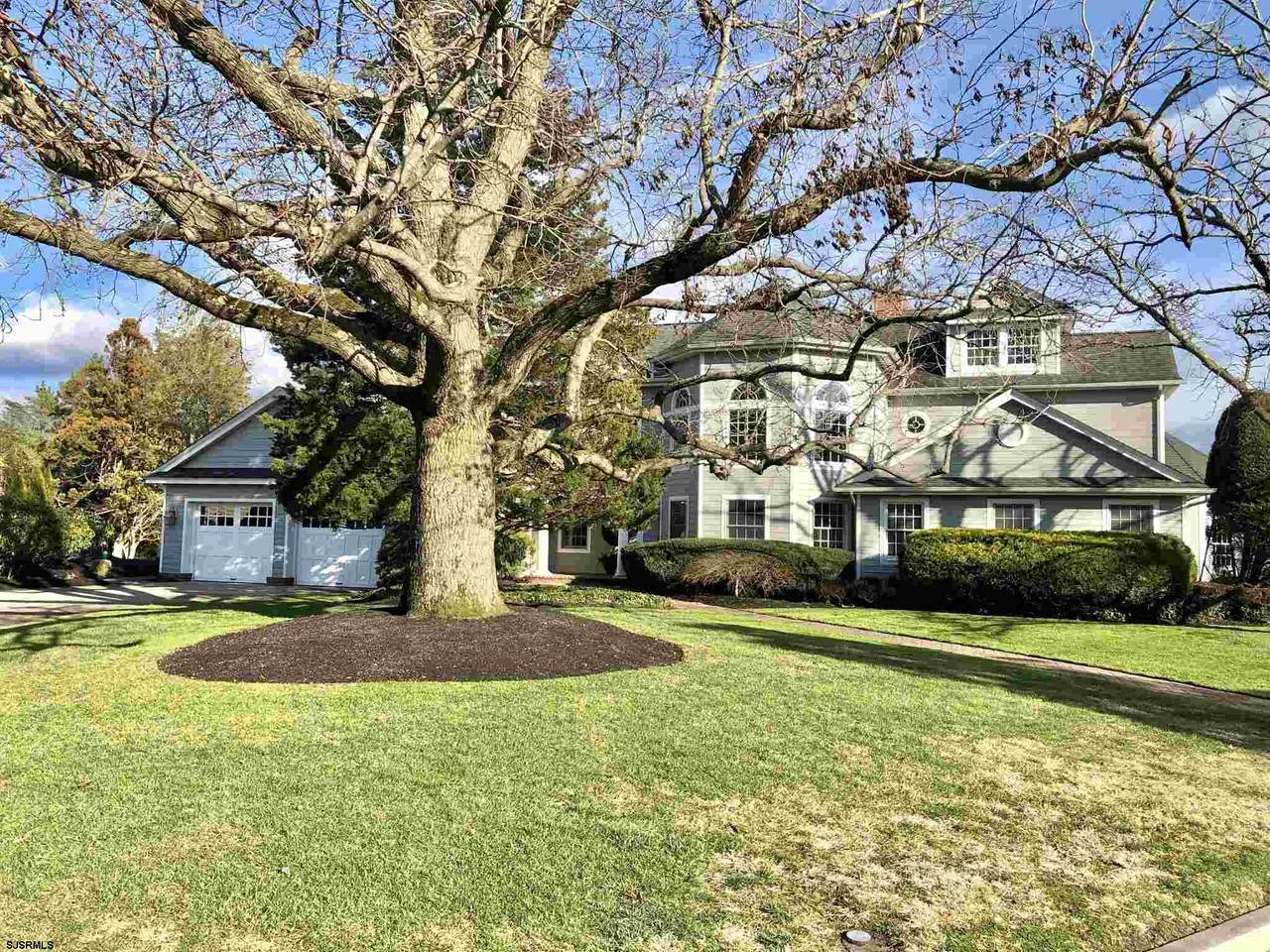 210 Essex Ave - Photo 1