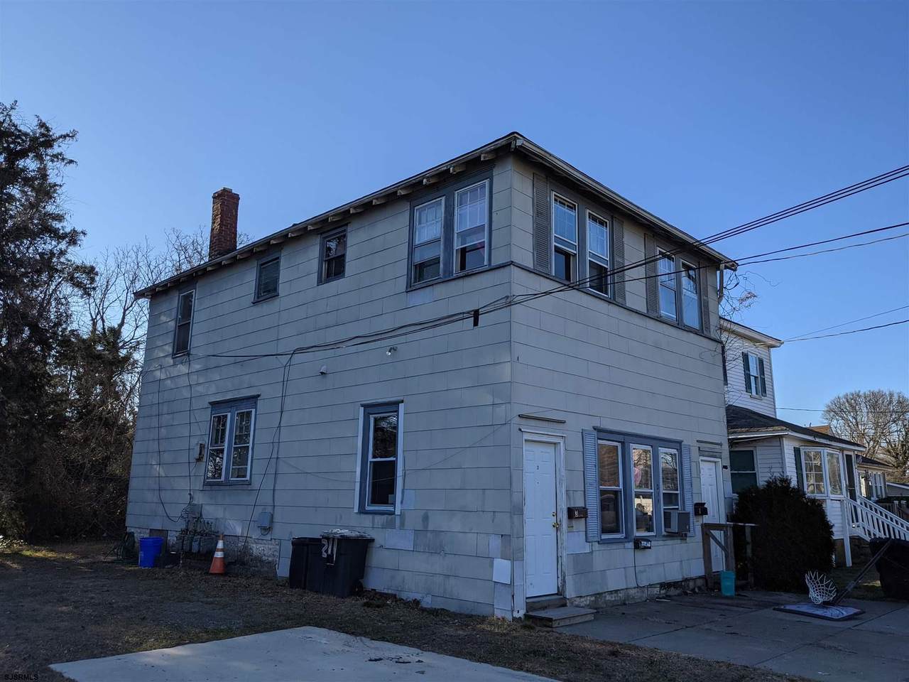 211 Tremont Ave - Photo 1