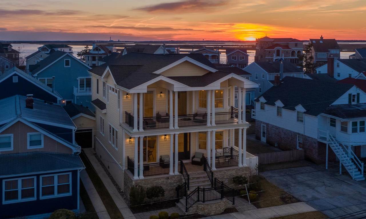 426 Thurlow - Photo 1