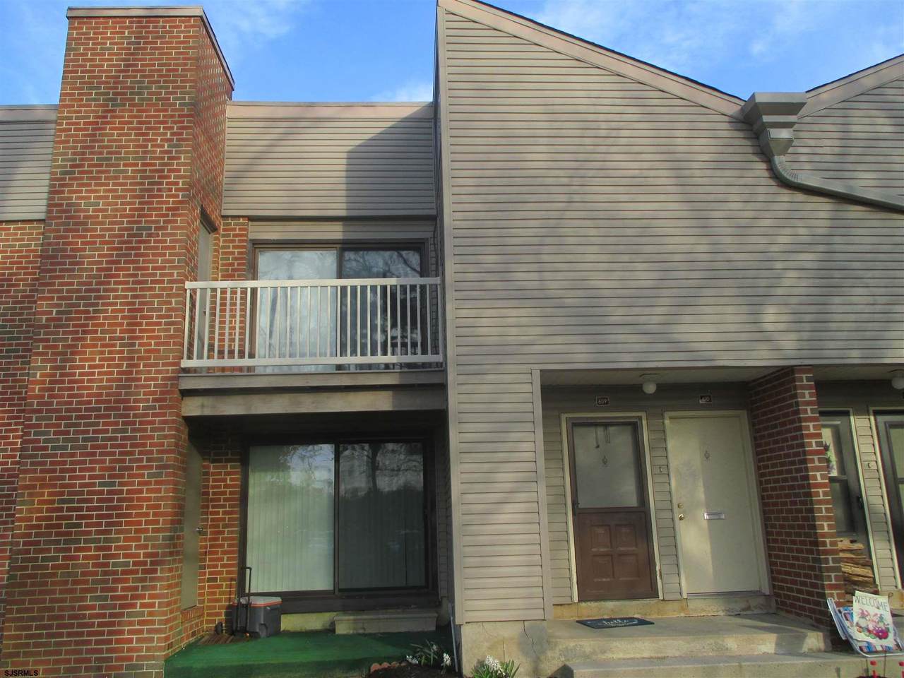 610 Meadowbrook - Photo 1
