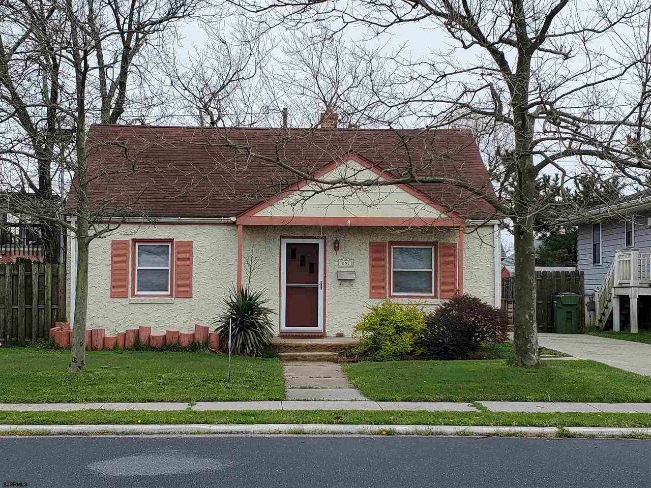 202 Plaza Pl - Photo 1