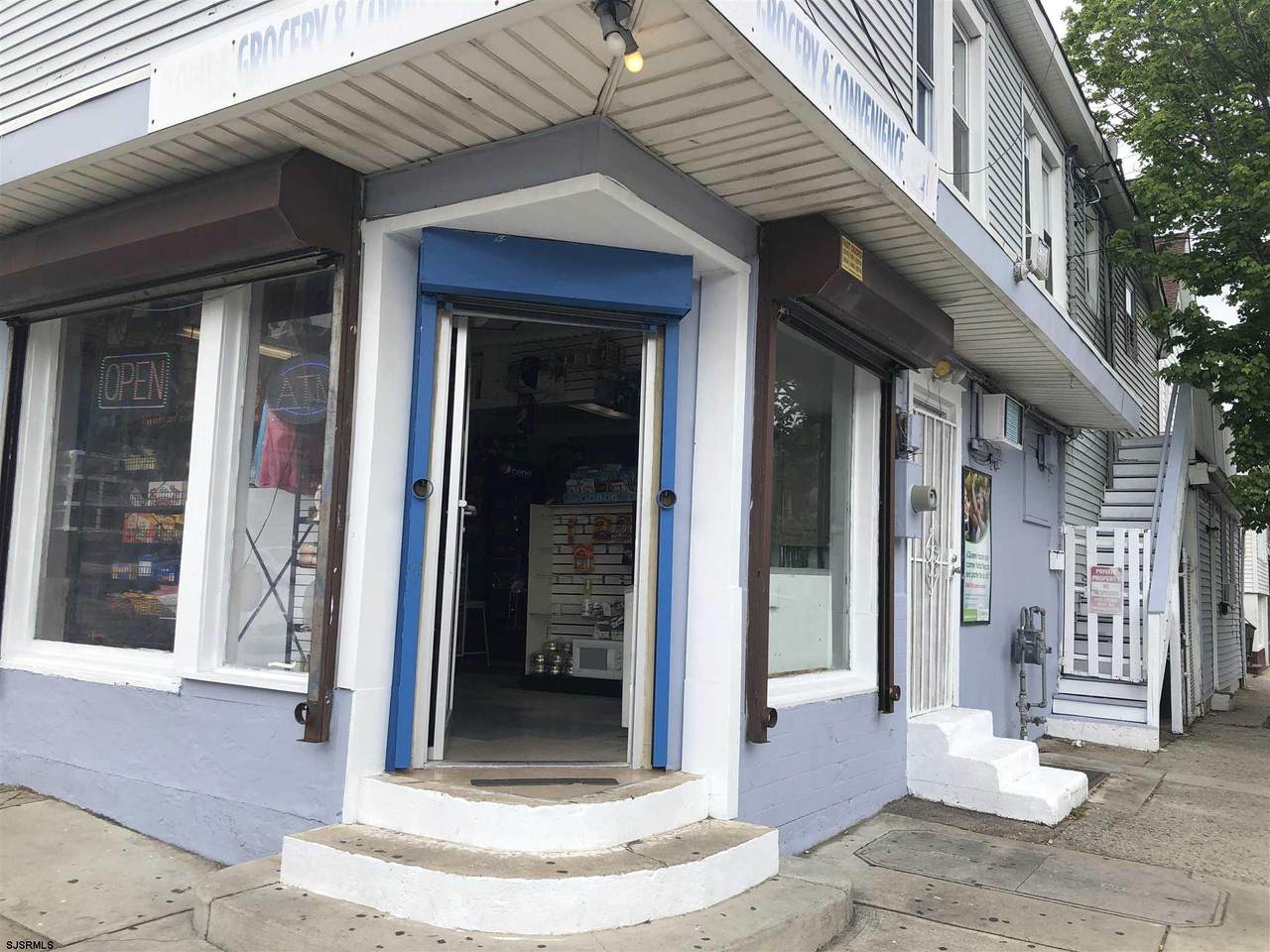 2501 Arctic Ave - Photo 1