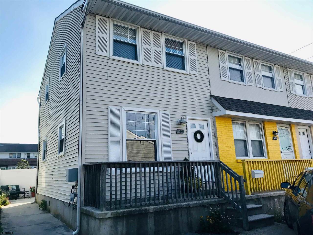 670 Carolyn - Photo 1