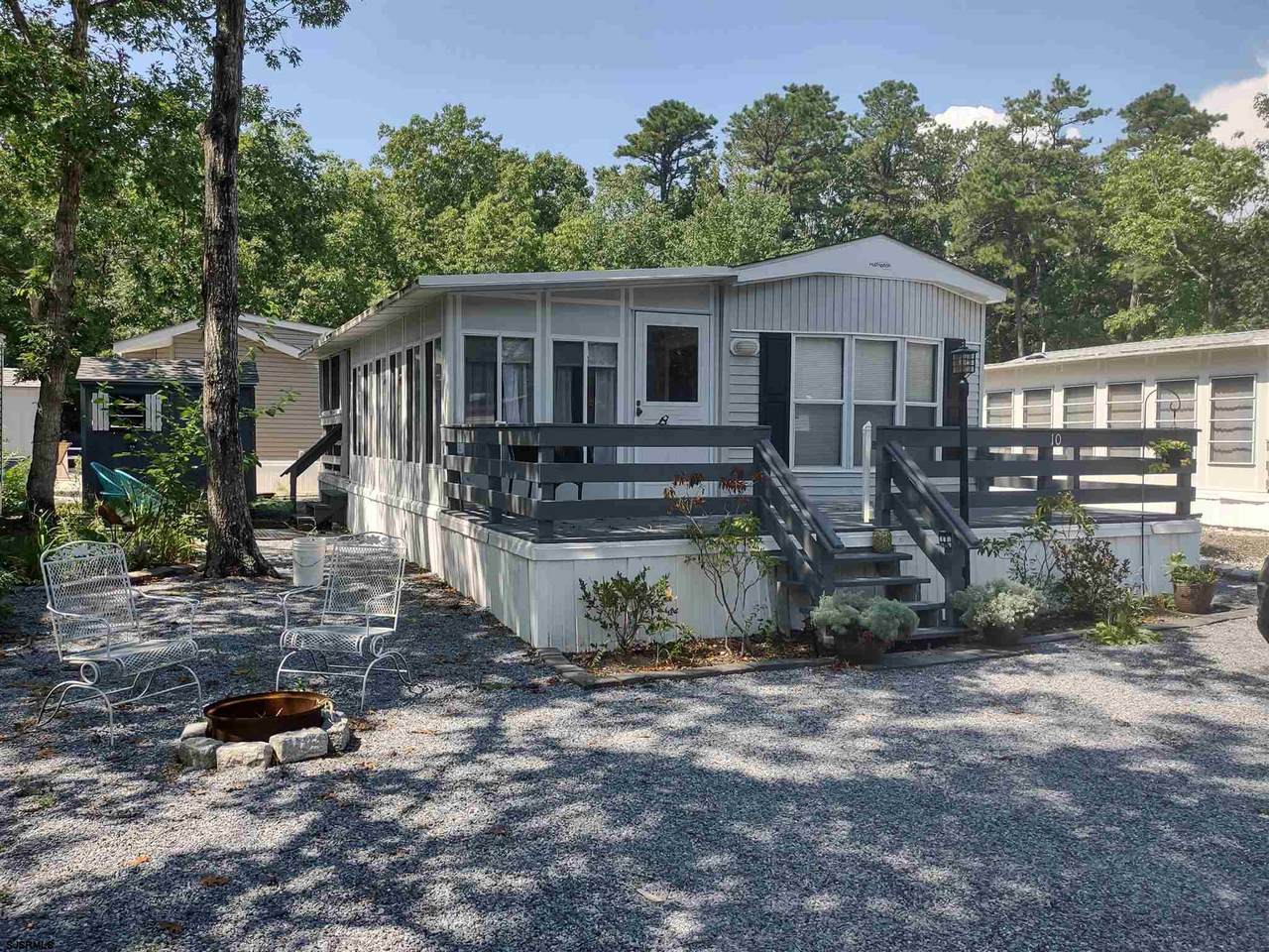 10 Magnolia - Photo 1