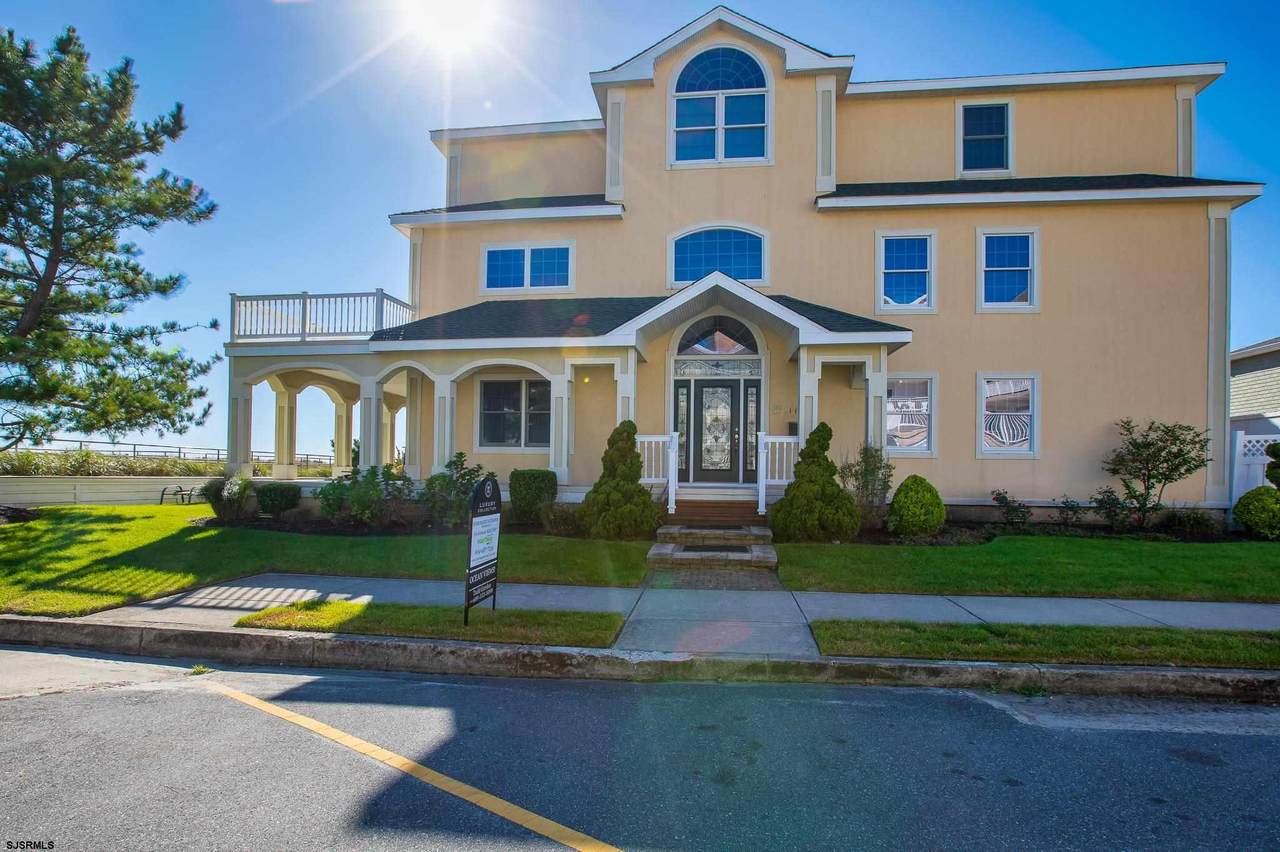 114 Surrey - Photo 1