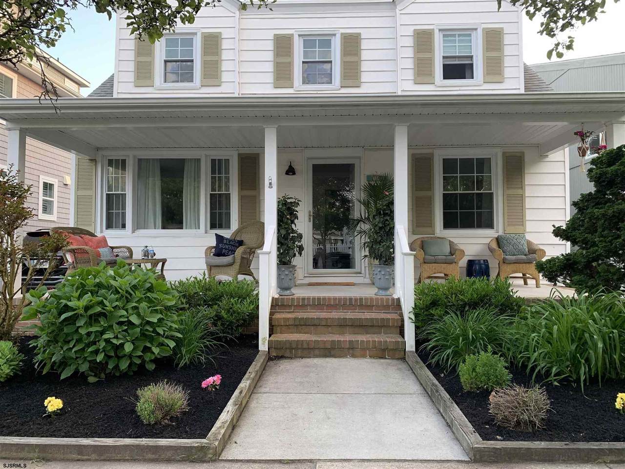 110 Pembroke Ave - Photo 1