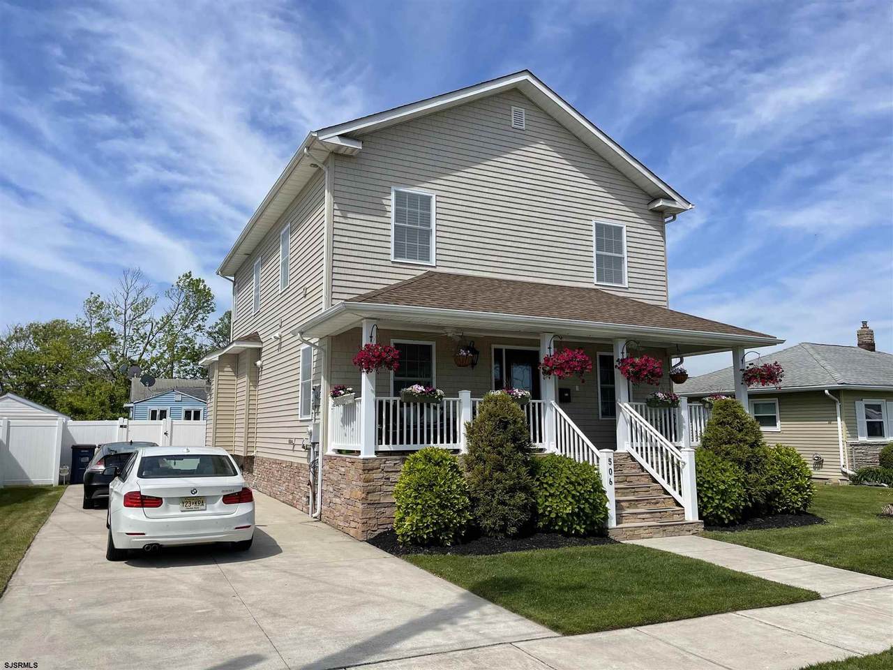 506 Cornwall - Photo 1