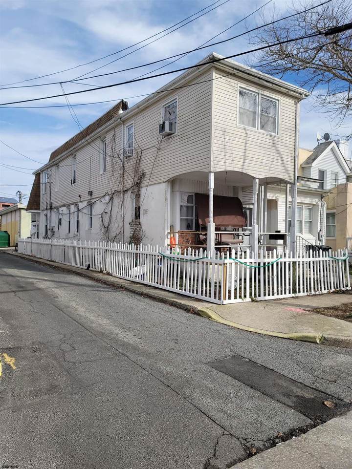 543 Trenton Ave - Photo 1