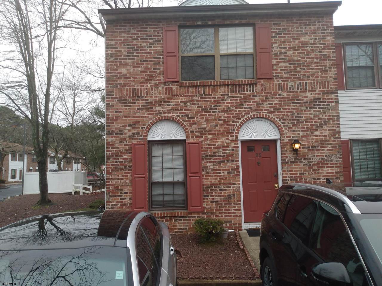 225 Leeds Ave - Photo 1