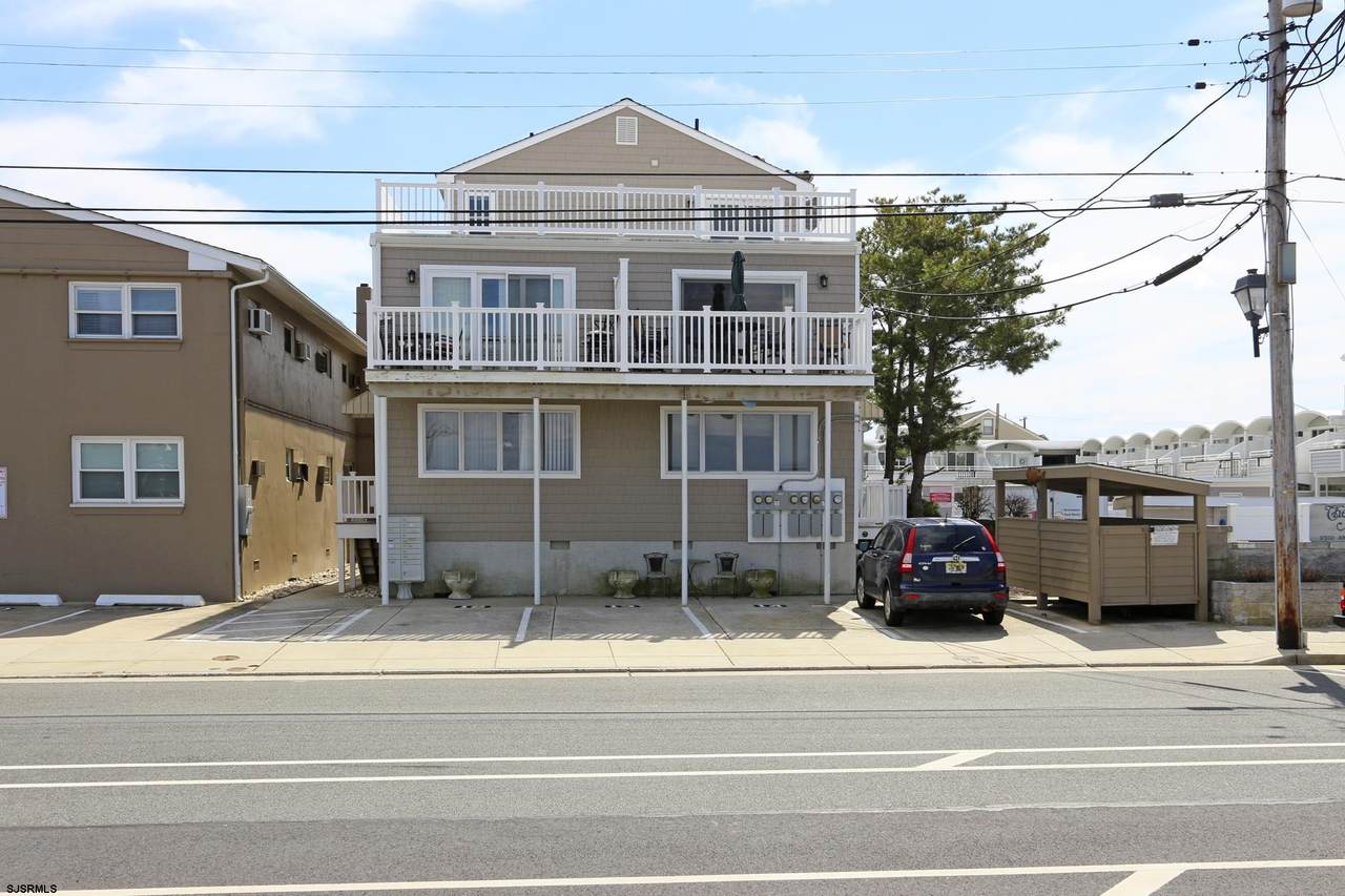 9504 Amherst - Photo 1