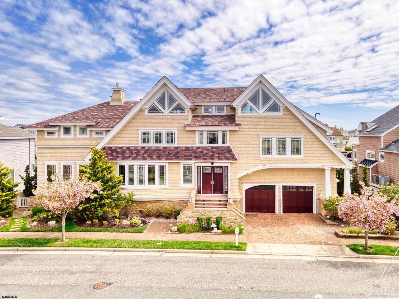 405 Pembroke - Photo 1