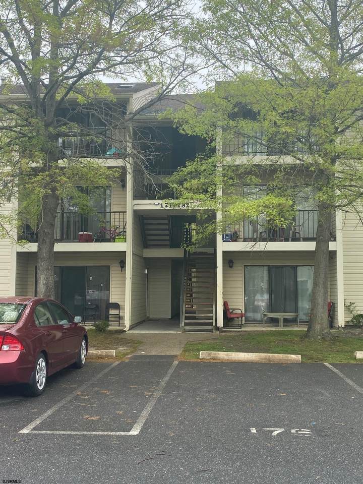 182 Colonial Court - Photo 1