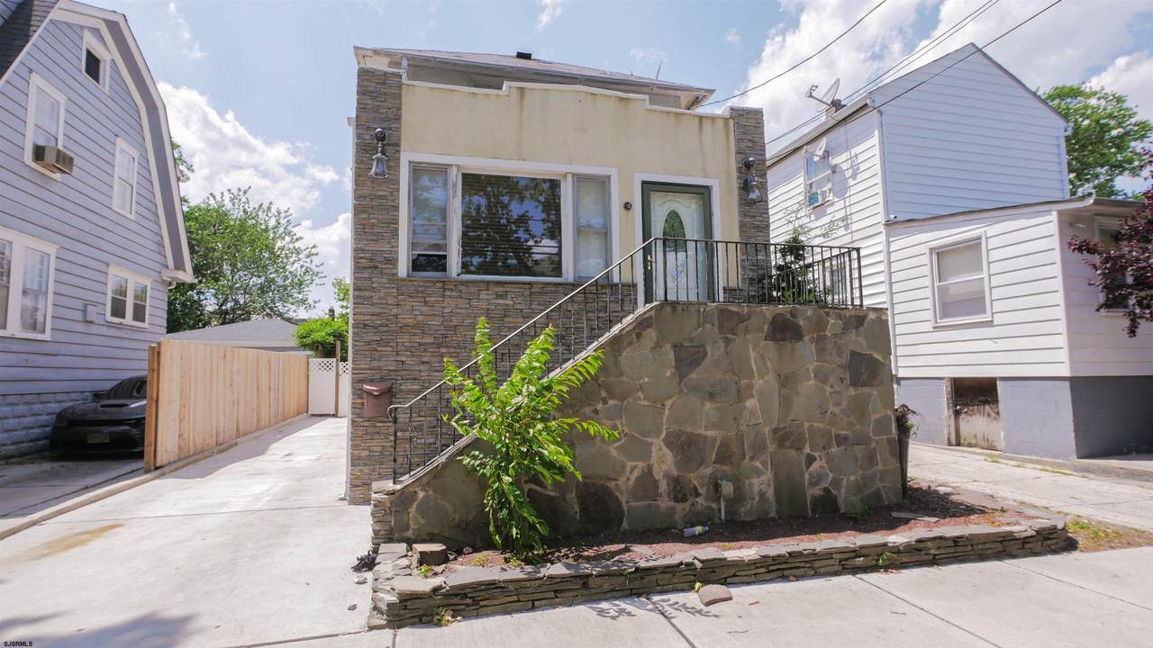 217 Chester Ave - Photo 1
