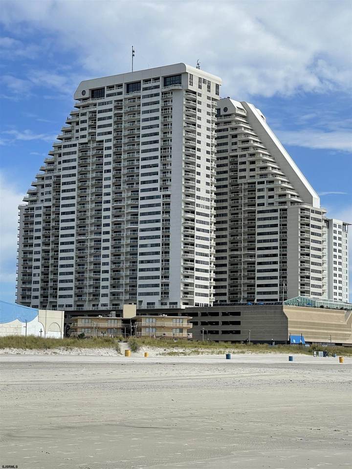 3101 Boardwalk - Photo 1