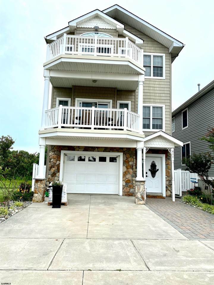 611 Montgomery Ave - Photo 1