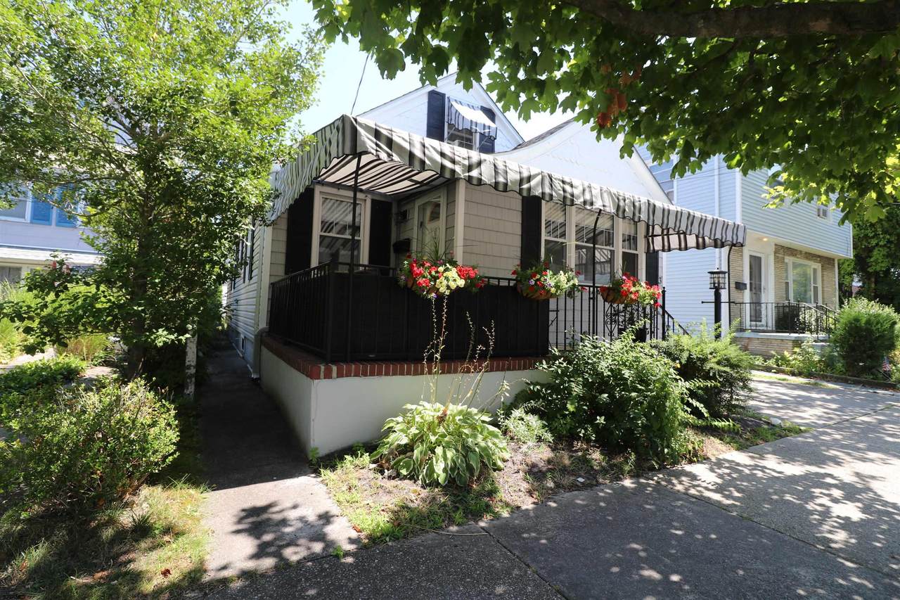 3 Delavan - Photo 1