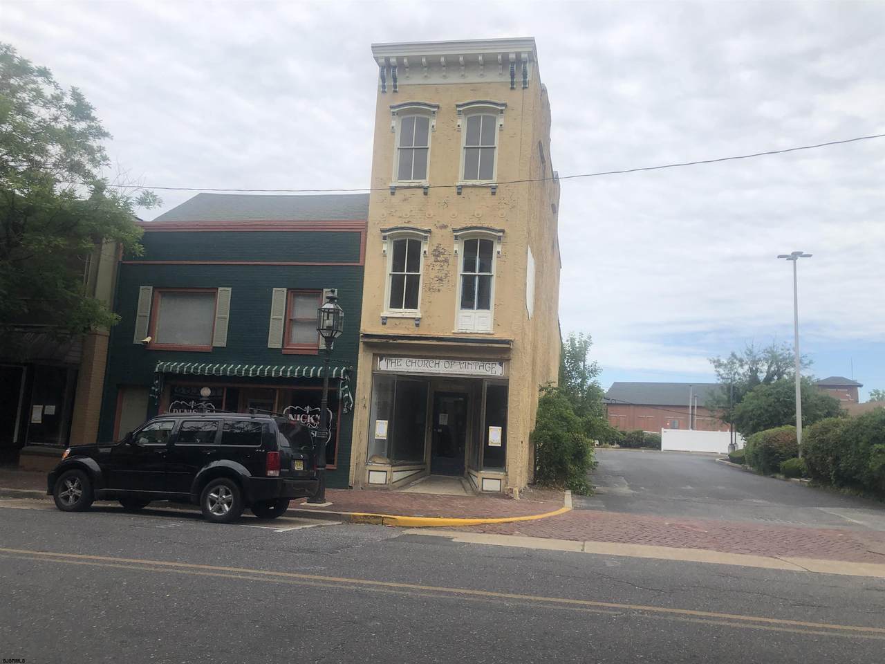 27 Commerce - Photo 1