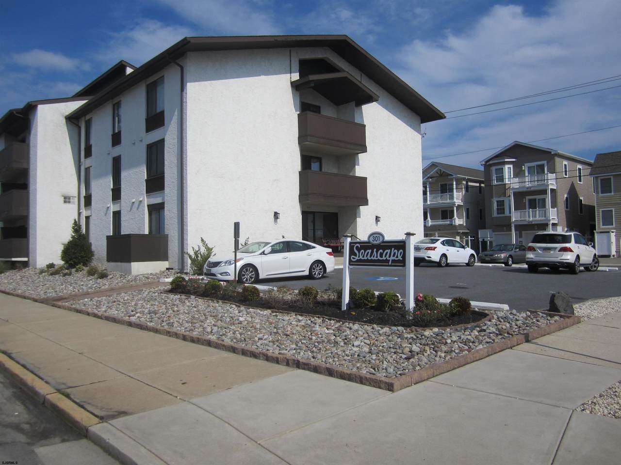 301 41st - Photo 1