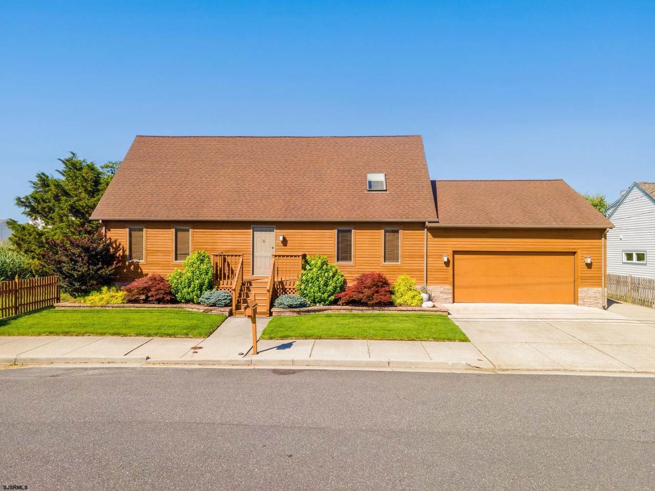 429 Gladstone - Photo 1