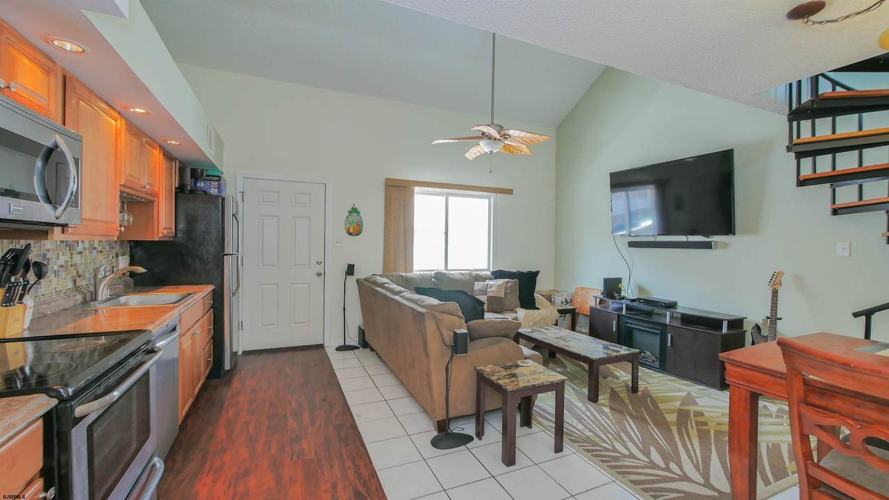 323 44th - Photo 1