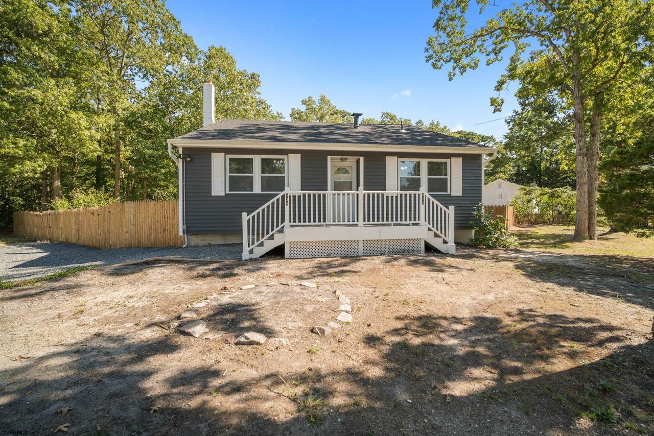 438 Spruce Ave - Photo 1
