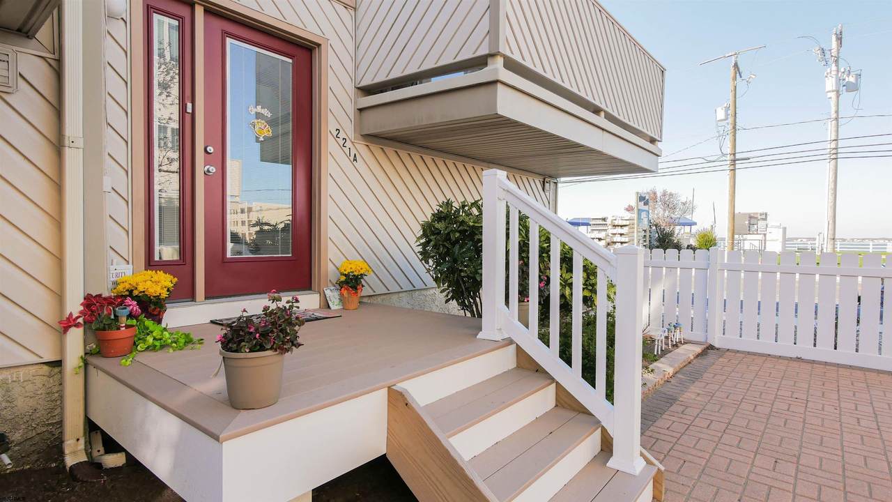 221 Bay Ave - Photo 1