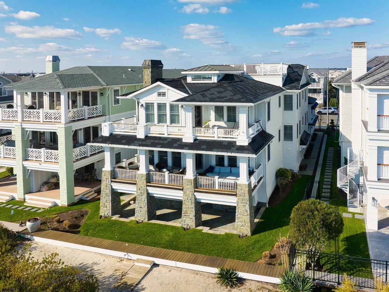2633 Wesley - Photo 1