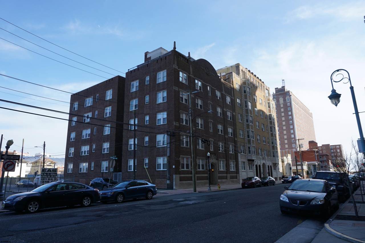 33 Iowa Ave - Photo 1