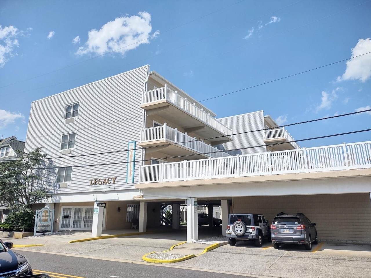 715 Plymouth - Photo 1