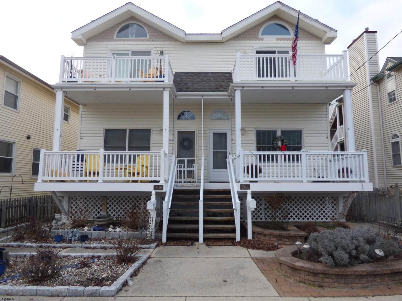 5044 Asbury Ave - Photo 1