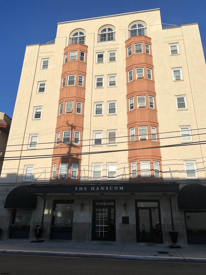 807 8th St - Photo 1