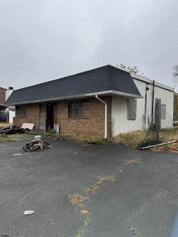 2656 Baird - Photo 1