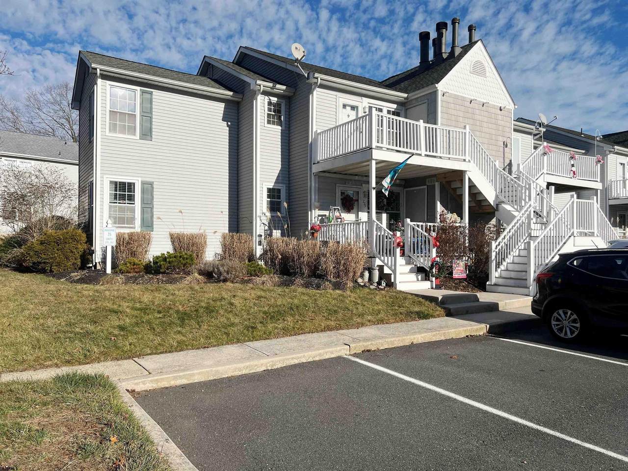 276 London Ct - Photo 1