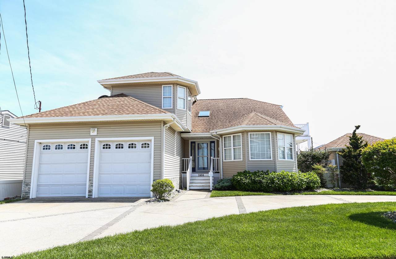 2404 Bayshore Ave - Photo 1