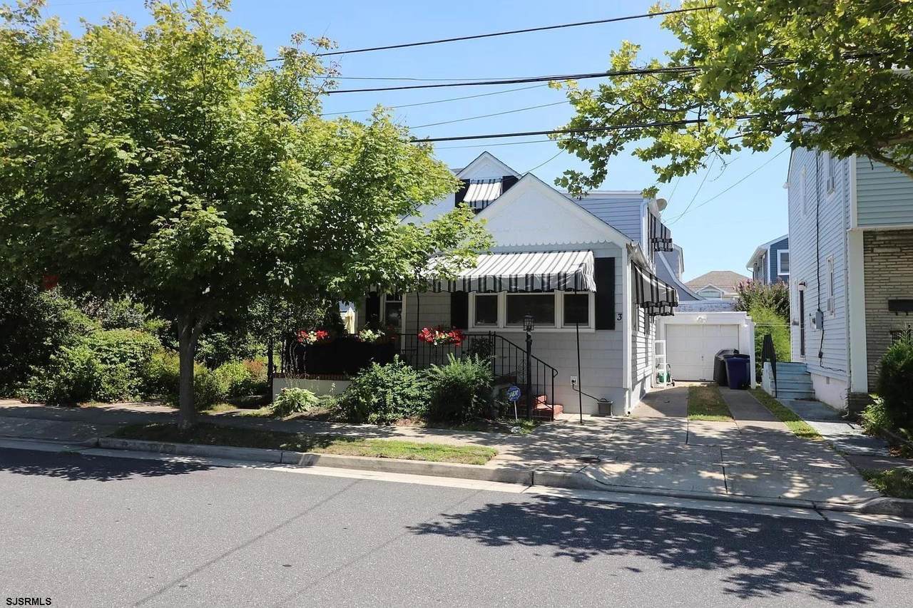 3 Delavan - Photo 1