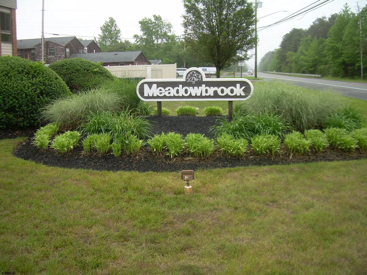 303 Meadowbrook Dr - Photo 1
