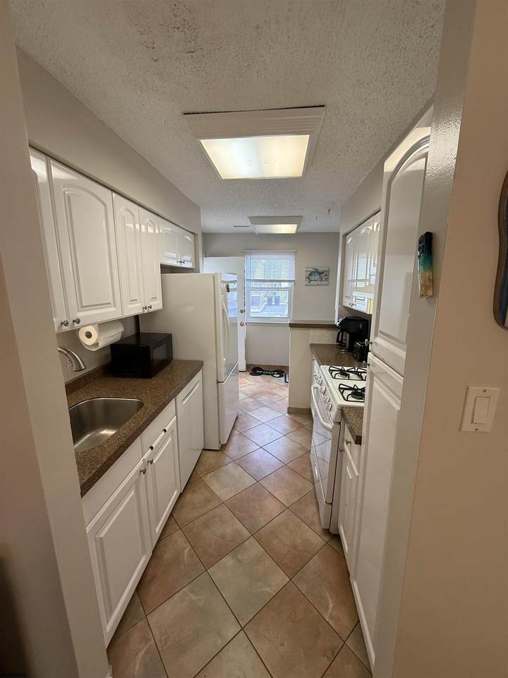 423 Berkshire - Photo 1