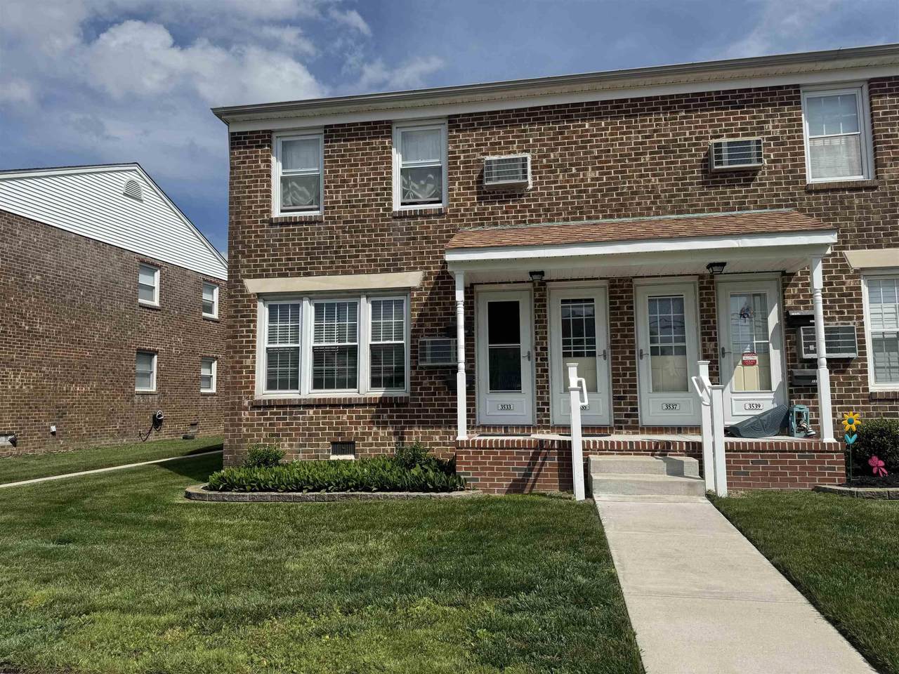 3533 Bay Ave - Photo 1