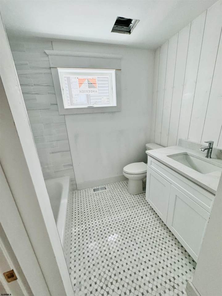 https://bt-photos.global.ssl.fastly.net/sjersey/1280_boomver_2_597167-2.jpg