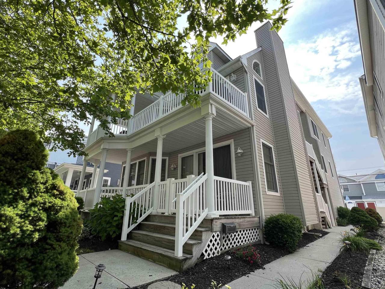 1611 Central - Photo 1