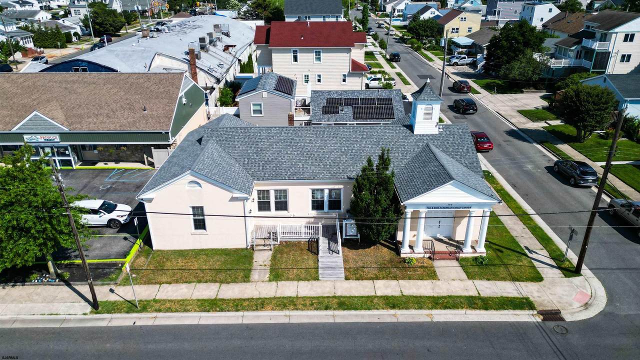 300 Dudley - Photo 1