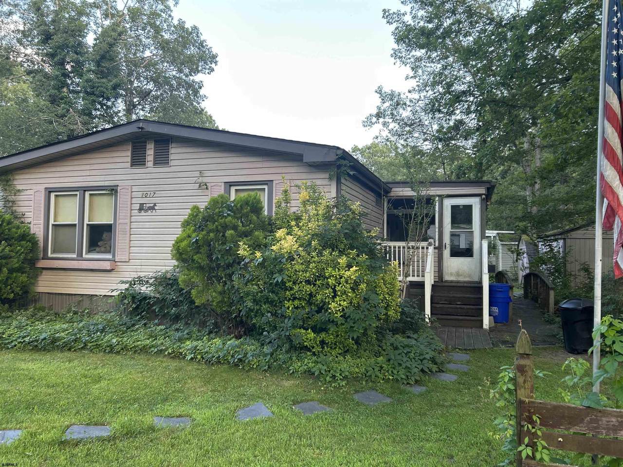 1017 Pier Ave - Photo 1