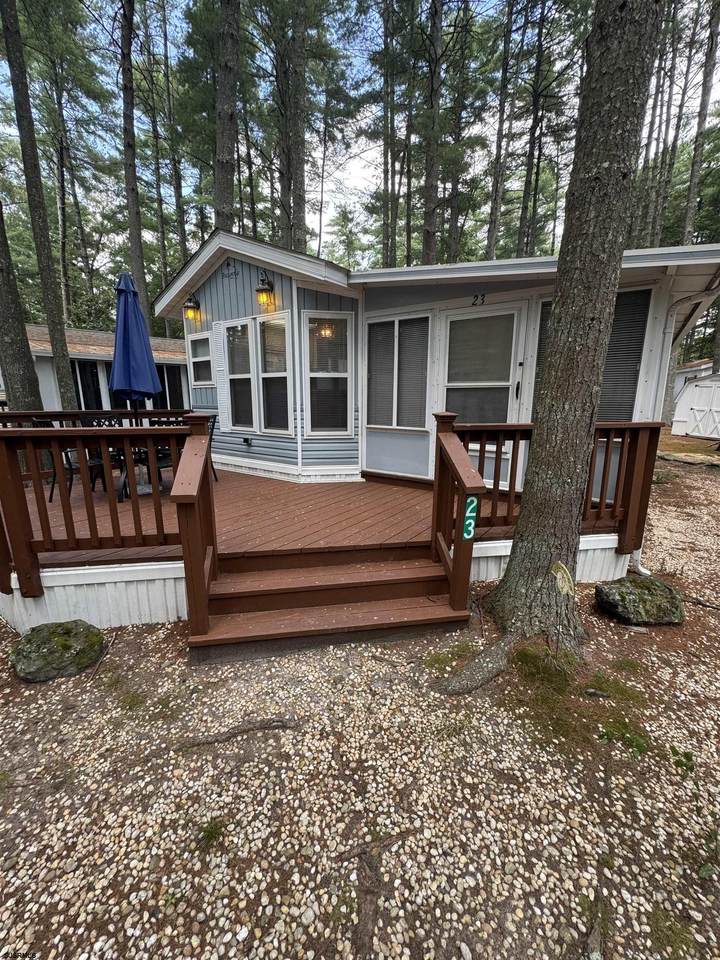 135 Thompson - Photo 1